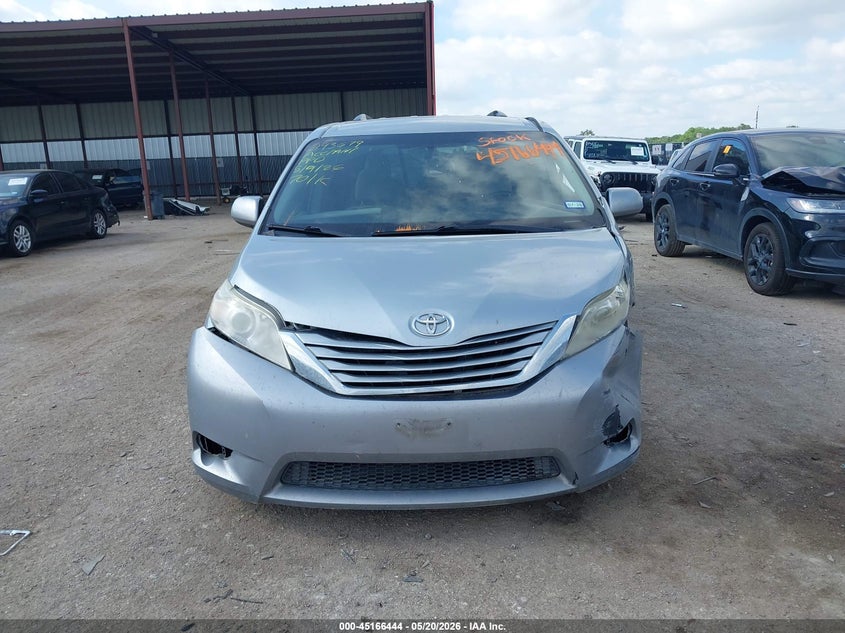 TOYOTA SIENNA - zdjęcie 12