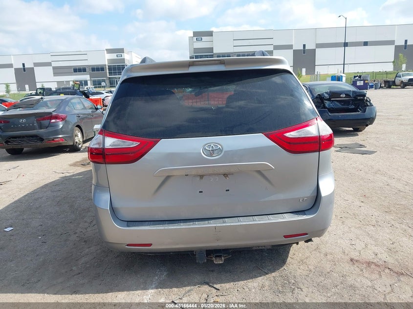 TOYOTA SIENNA - zdjęcie 16
