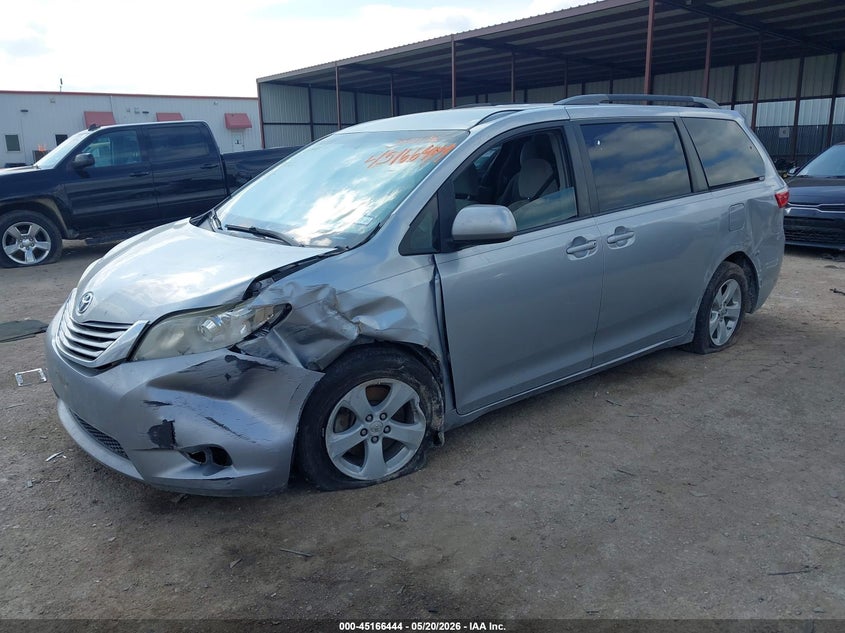 TOYOTA SIENNA - zdjęcie 2