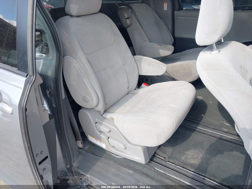 TOYOTA SIENNA - zdjęcie 8