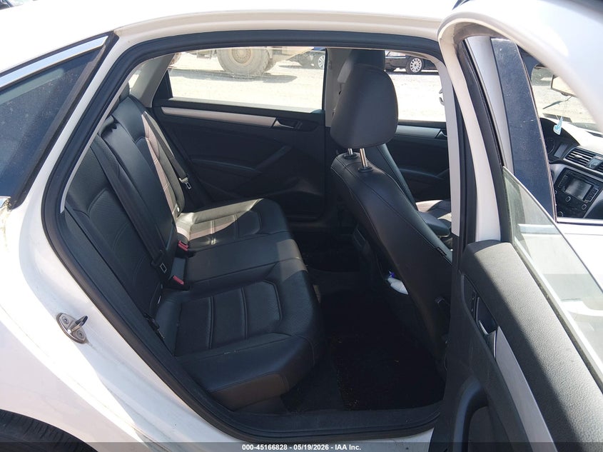 2012 Volkswagen Passat 2.5 2.5L Se white Lot 111045166828 Vin 1VWBP7A38CC089239