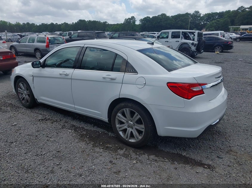 Vin: 1c3ccbabxdn761132, lot: 45665271, chrysler 200 lx 20133