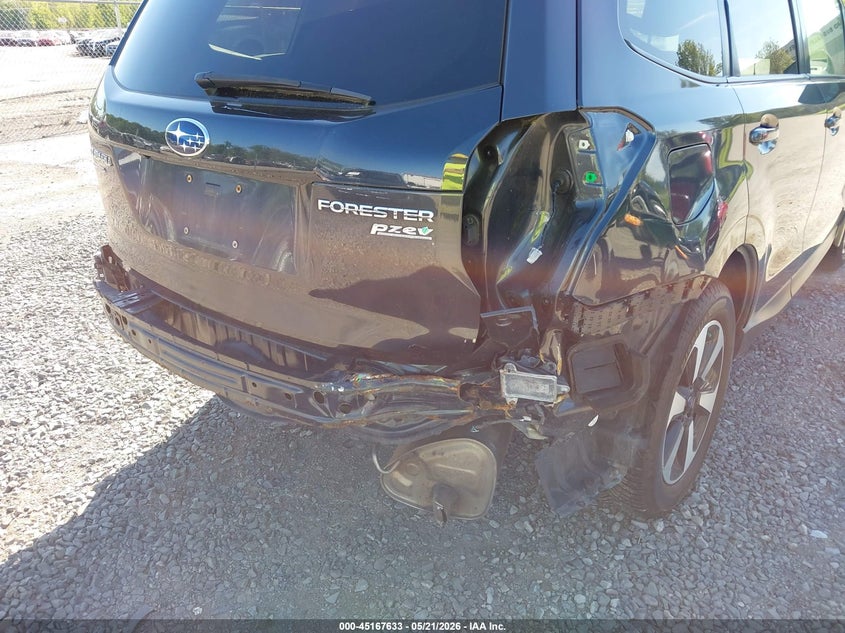 2017 SUBARU FORESTER auction photo 6