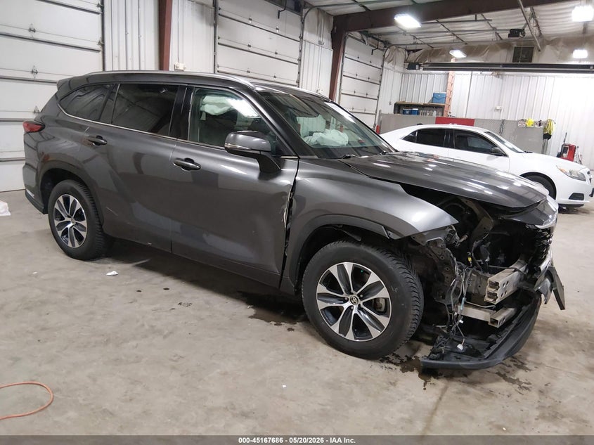 TOYOTA HIGHLANDER XLE 2021
