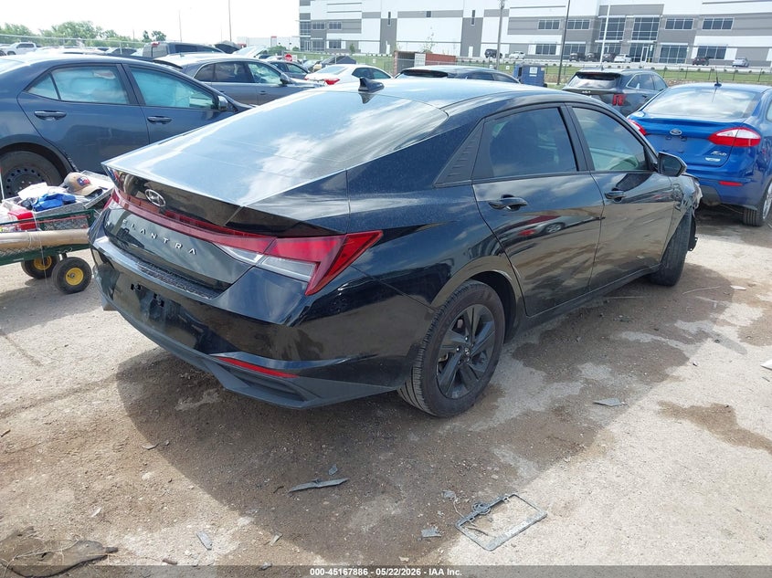 2023 HYUNDAI ELANTRA auction photo 4