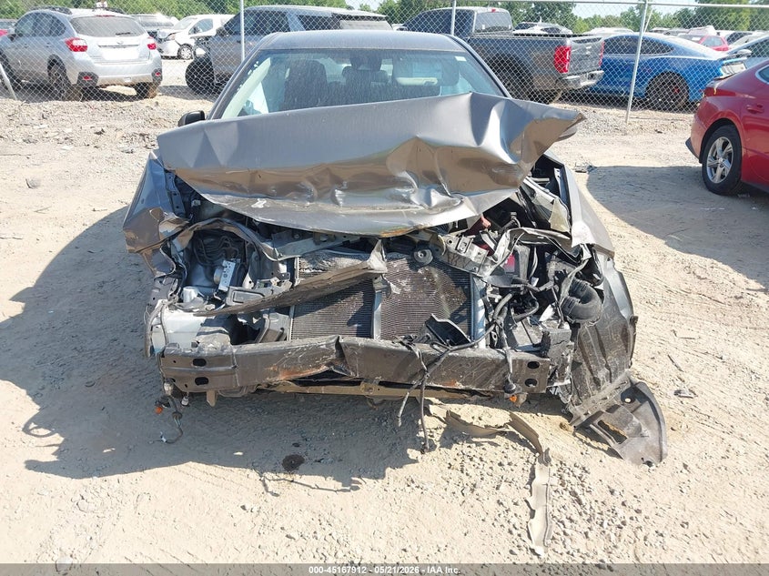 VIN 2T1BURHE5JC087628 2018 TOYOTA COROLLA LE