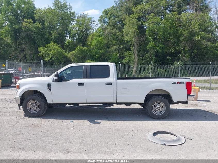 1FT8W3BN2NED15503 2022 Ford F-350 Xl white