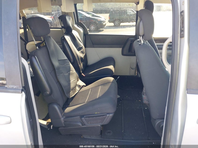 2010 DODGE GRAND CARAVAN auction photo 8