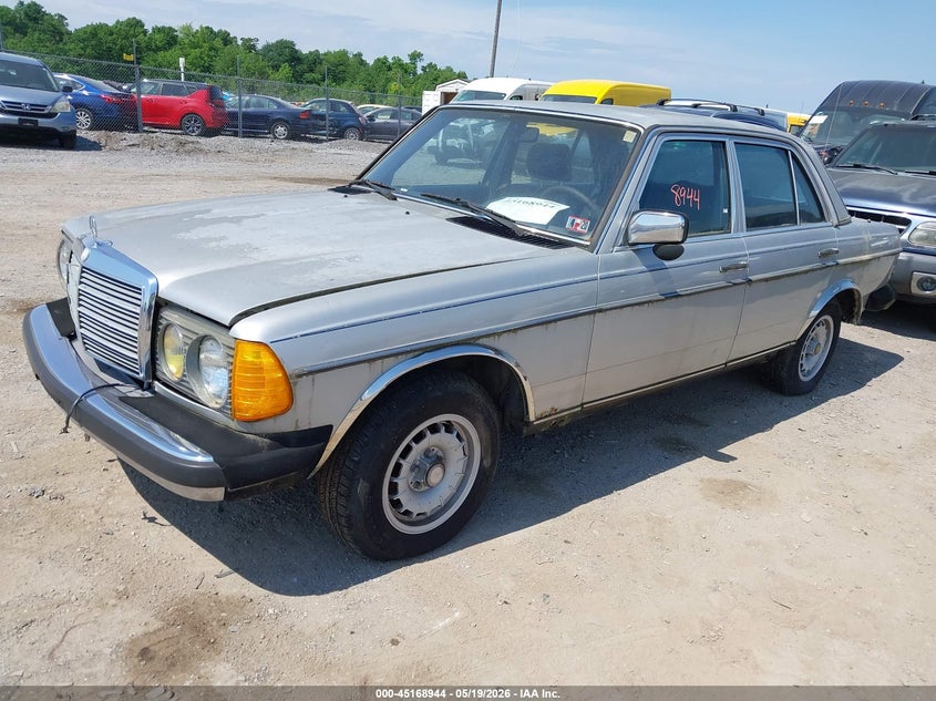 WDBAB33C9FA271341 1985 Mercedes-Benz 300 Dt photo 1
