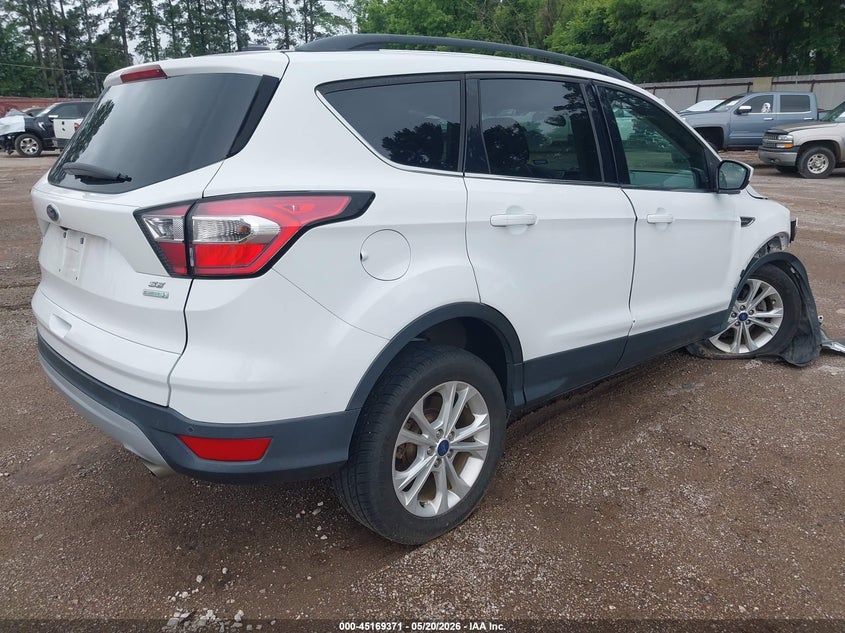 VIN 1FMCU0GD7HUC23033 2017 FORD ESCAPE SE