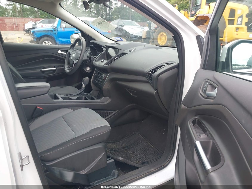 VIN 1FMCU0GD7HUC23033 2017 FORD ESCAPE SE