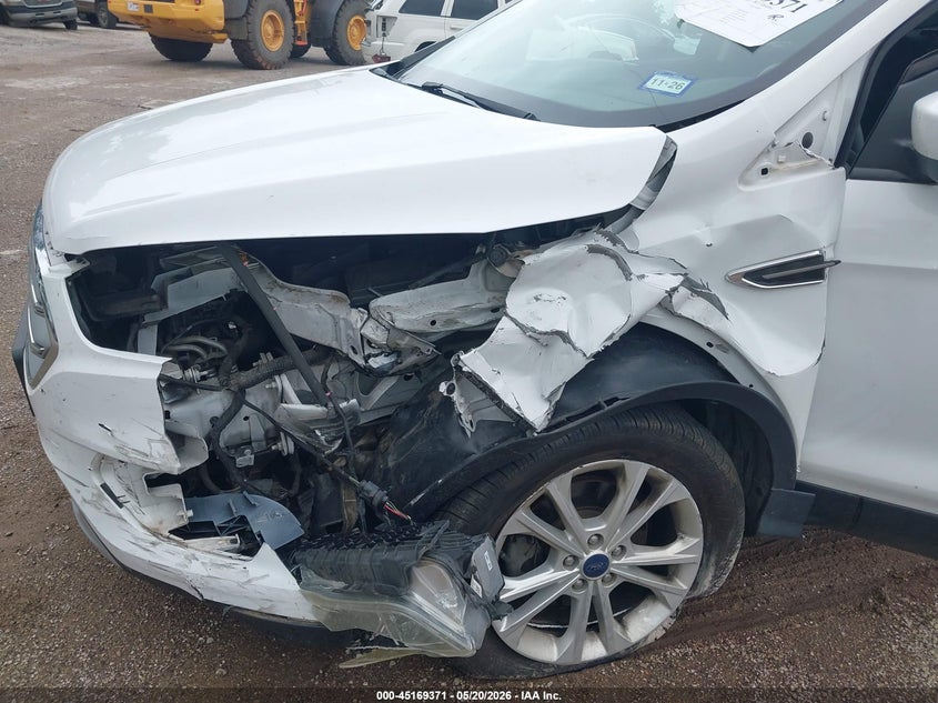 VIN 1FMCU0GD7HUC23033 2017 FORD ESCAPE SE