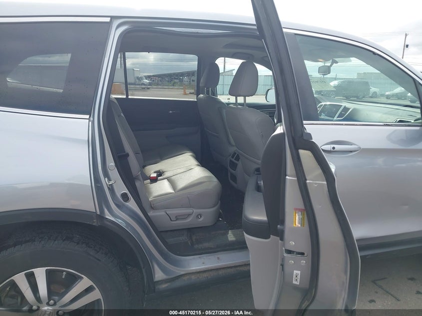 2017 HONDA PILOT auction photo 8