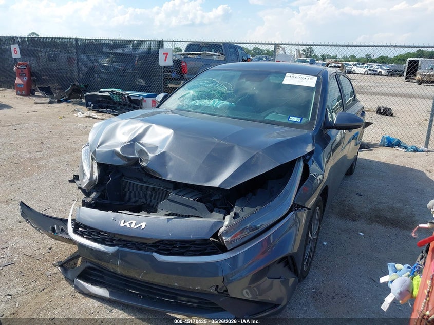 2023 KIA FORTE auction photo 2