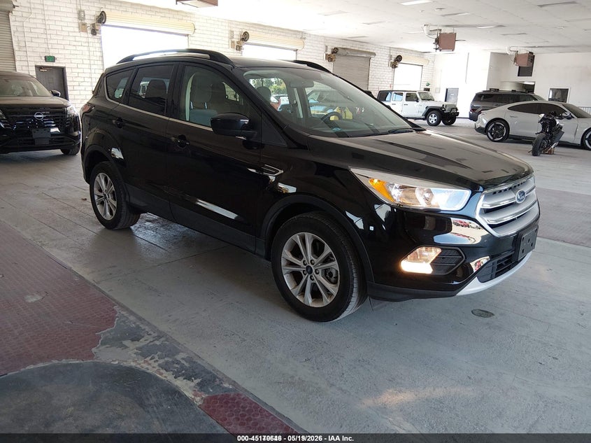 Vin: 1fmcu9gd3jud08655, lot: 45668332, ford escape se 2018 img_1