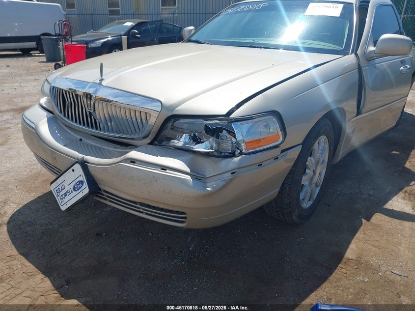 2011 LINCOLN TOWN CAR SEDAN 4.6L V-8 239HP