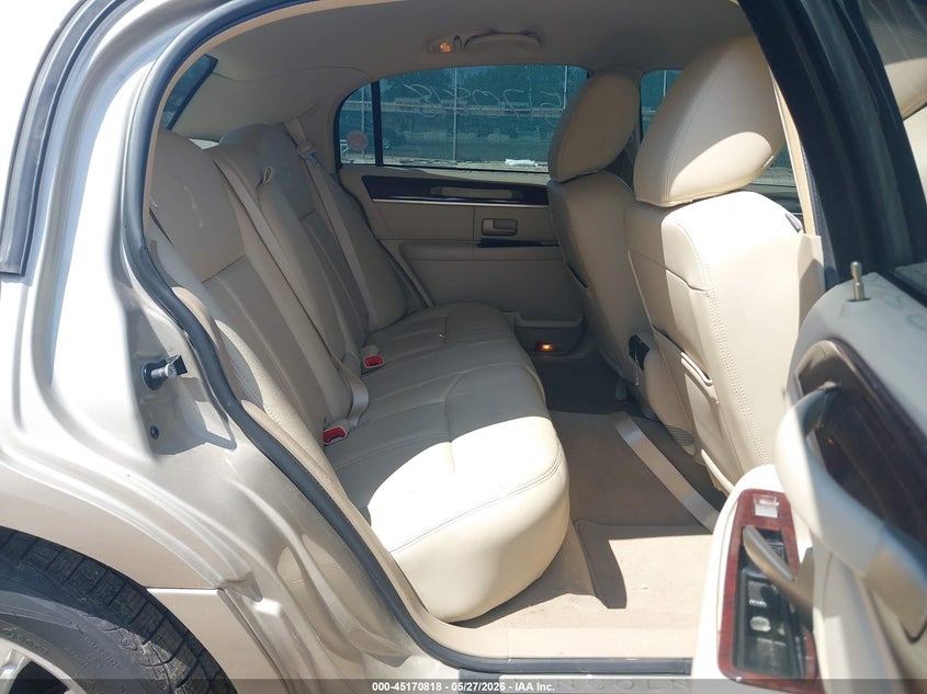 2011 LINCOLN TOWN CAR SEDAN 4.6L V-8 239HP