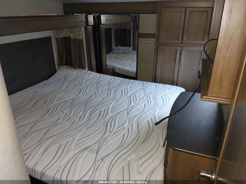 2019 KEYSTONE RV COUGAR auction photo 8