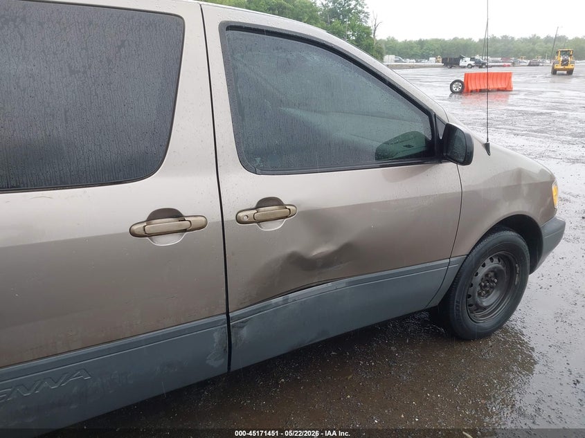 1999 Toyota Sienna Le VIN: 4T3ZF13C4XU149843 Lot: 45171451