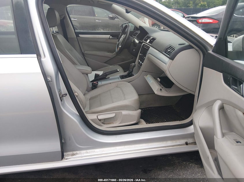 2012 Volkswagen Passat 2.5 2.5L Se silver Lot 111045171660 Vin 1VWBP7A31CC074145