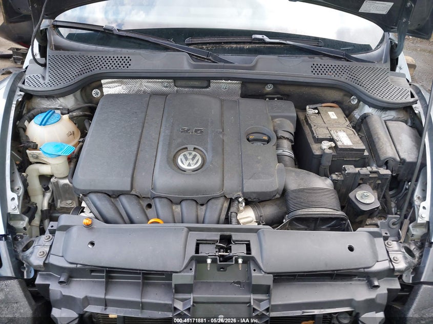 2013 Volkswagen Beetle 2.5L VIN: 3VWJP7ATXDM662847 Lot: 45171881