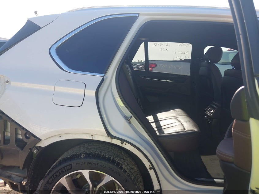 VIN: 5UXKR2C52J0X09854 2018 BMW X5 SDRIVE35I