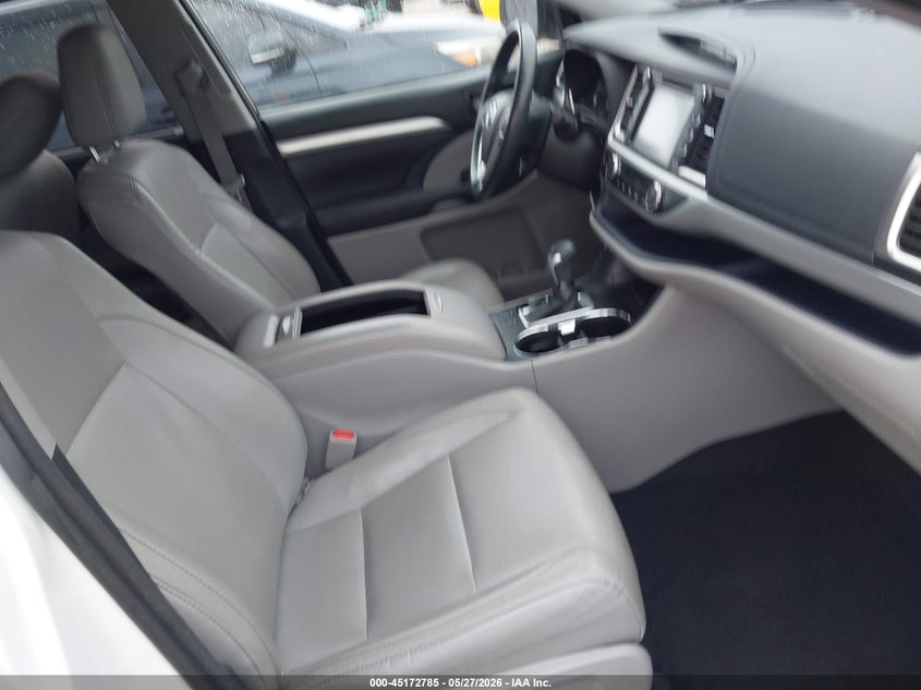 VIN 5TDJZRFH8HS448992 2017 TOYOTA HIGHLANDER XLE