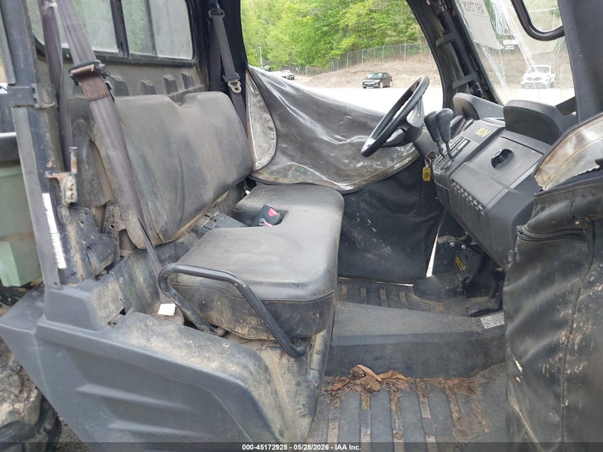 2016 JOHN DEERE GATOR XUV590 auction photo 5