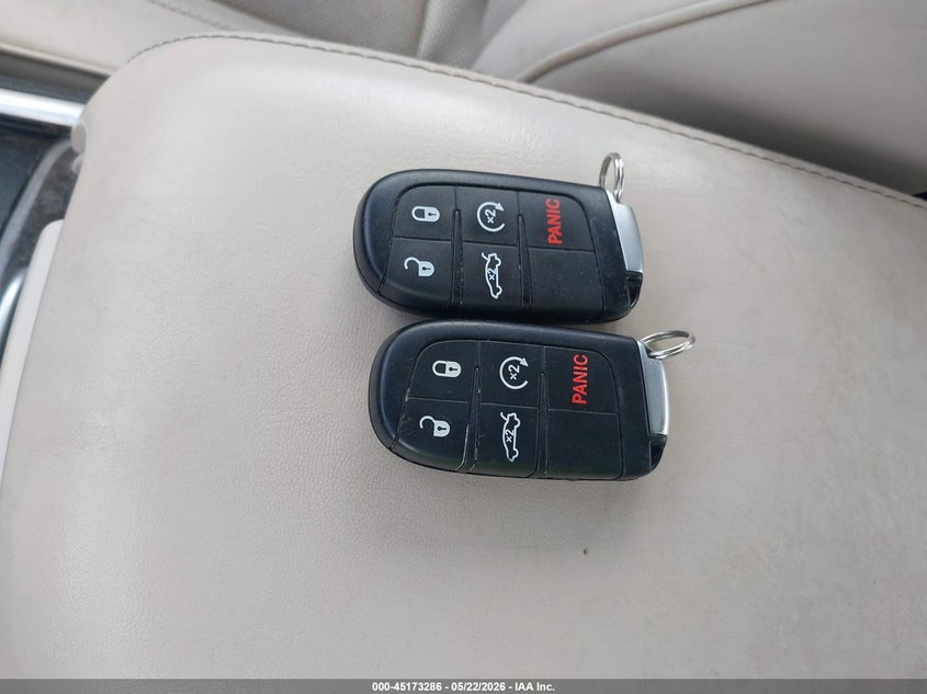 2015 CHRYSLER 300C AWD · Фото 11