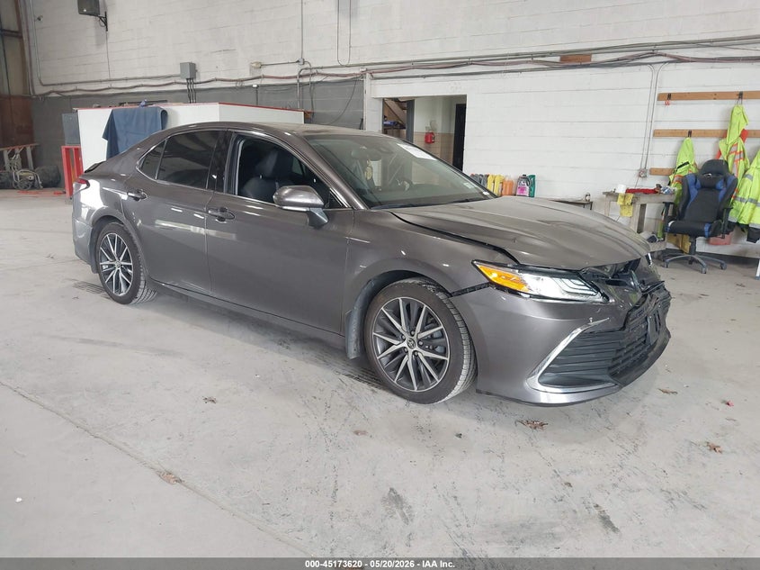 2022 TOYOTA CAMRY XLE HYBRID