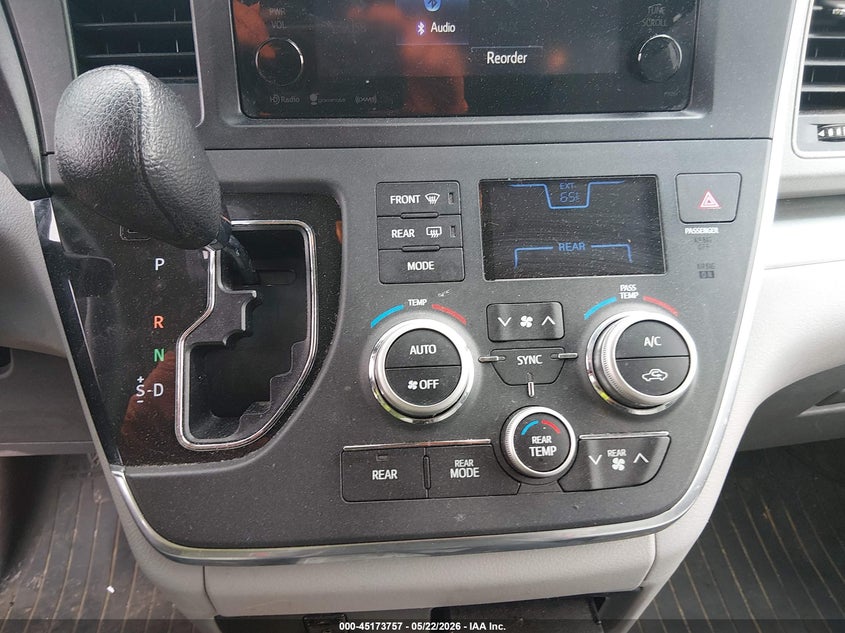 VIN 5TDKZ3DC7HS862449 2017 TOYOTA SIENNA LE 8 PASSENGER