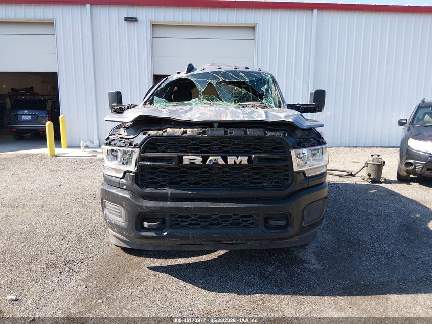 3C7WRTCL7NG243091 2022 Ram 3500 Ram Chassis Tradesman/Slt/Laramie/Limited grey