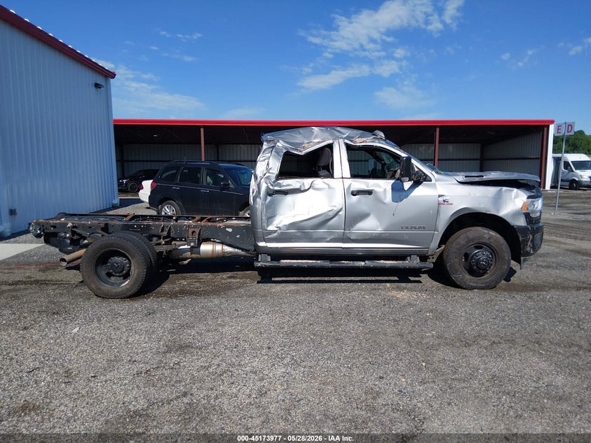 3C7WRTCL7NG243091 2022 Ram 3500 Ram Chassis Tradesman/Slt/Laramie/Limited grey