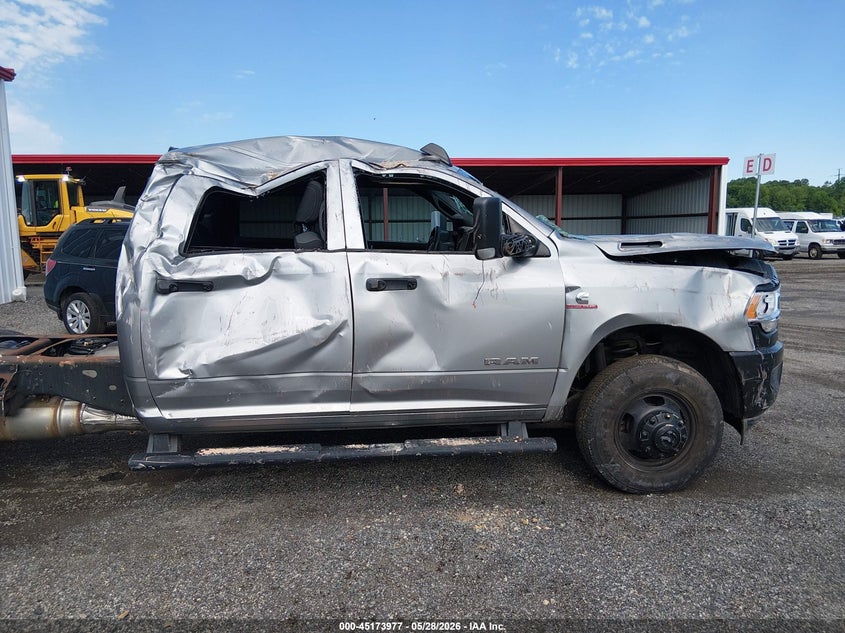 3C7WRTCL7NG243091 2022 Ram 3500 Ram Chassis Tradesman/Slt/Laramie/Limited grey