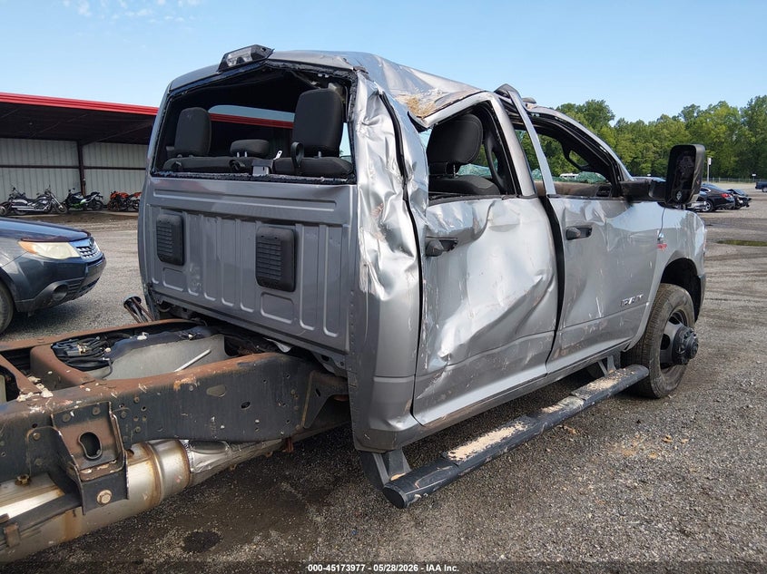 3C7WRTCL7NG243091 2022 Ram 3500 Ram Chassis Tradesman/Slt/Laramie/Limited grey