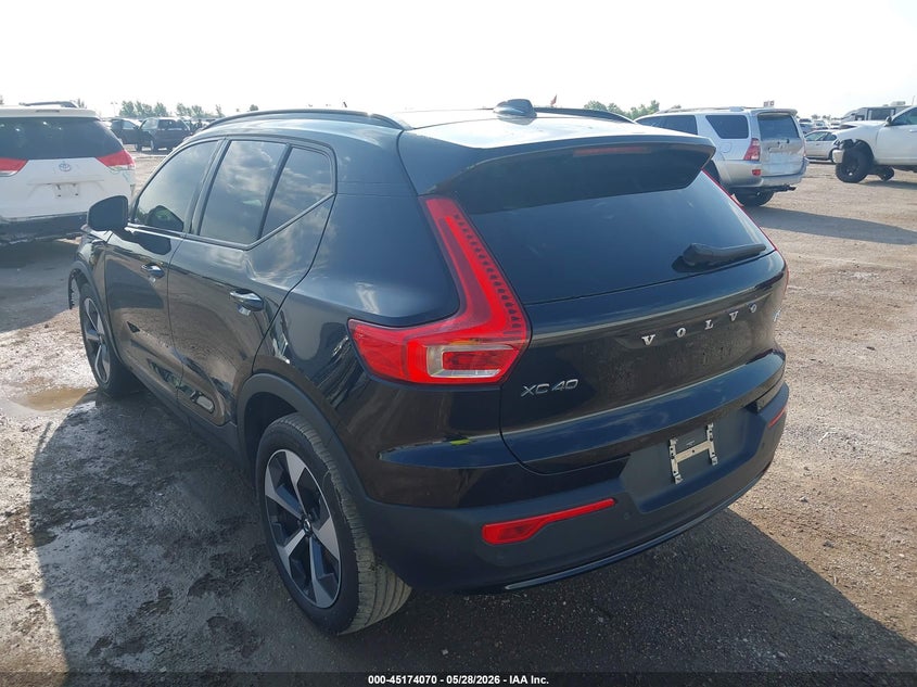 Vin: yv4l12uc9s2457422, lot: 45671756, volvo xc40 b5 plus dark theme 20253