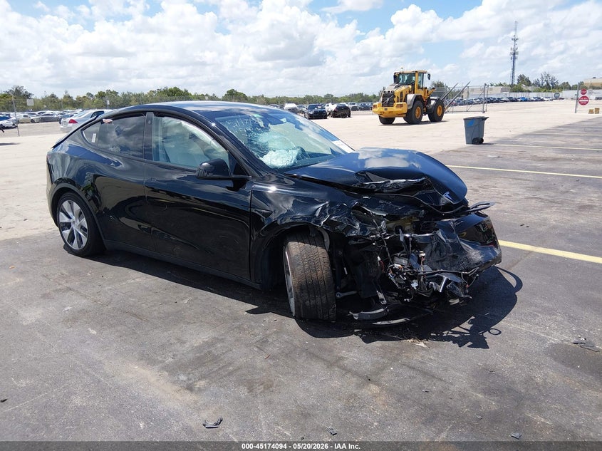 Vin: 5yjygdee8mf197940, lot: 45671780, tesla model y long range dual motor all-wheel drive 2021 img_1