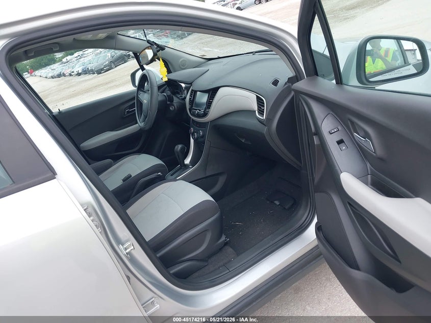 2017 CHEVROLET TRAX auction photo 5