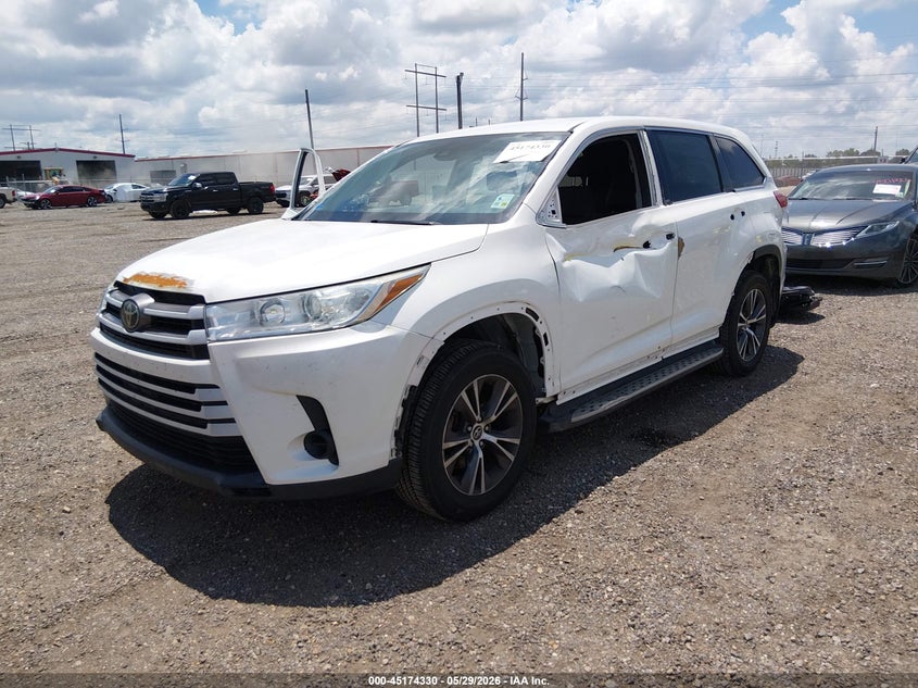 2018 Toyota Highlander Le 5TDZZRFH2JS264415 photo 1