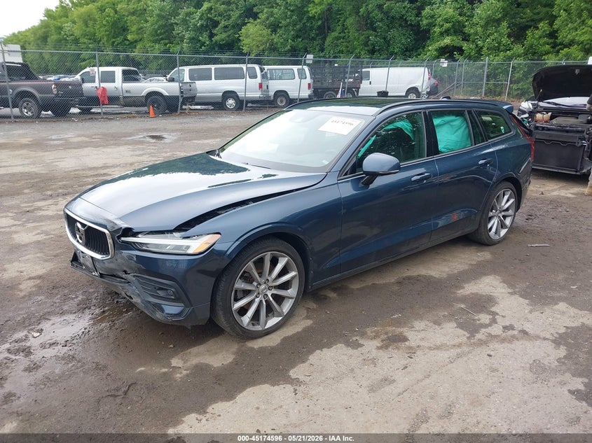 Vin: yv1102ek6l2349709, lot: 45672282, volvo v60 t5 momentum 20202