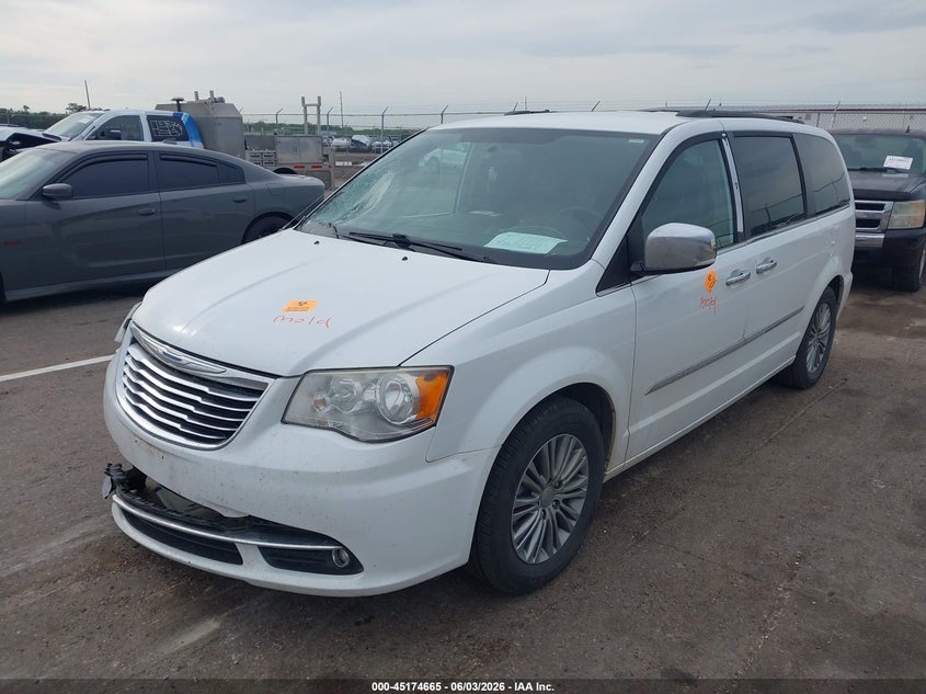 2014 CHRYSLER TOWN & COUNTRY auction photo 2