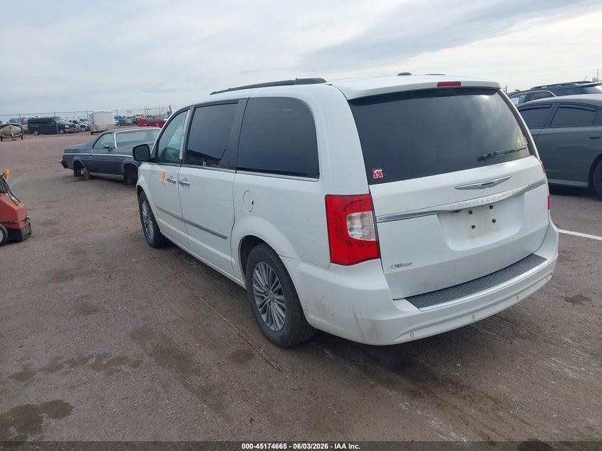 2014 CHRYSLER TOWN & COUNTRY auction photo 3