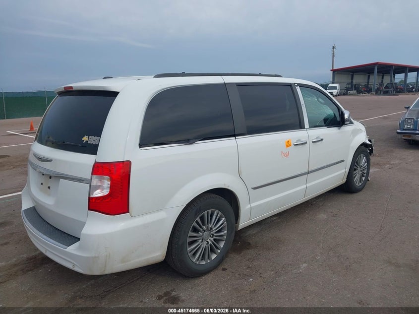 2014 CHRYSLER TOWN & COUNTRY auction photo 4