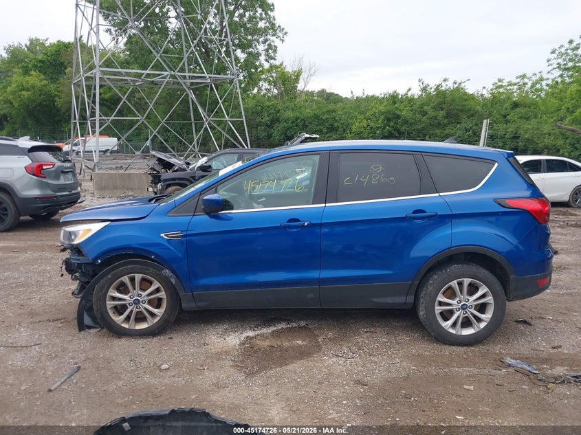 VIN 1FMCU9GD3KUC14860 2019 FORD ESCAPE SE