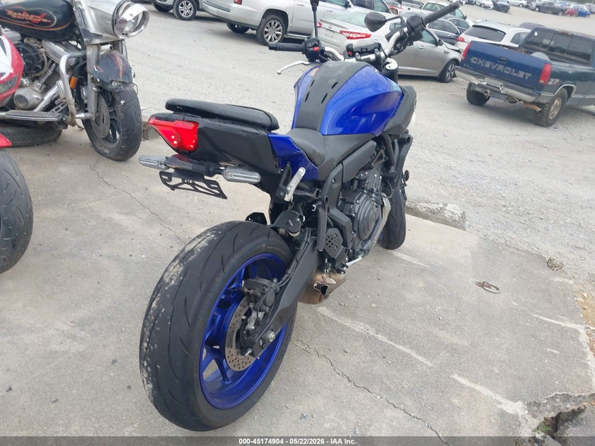 2025 YAMAHA MTN690 auction photo 4
