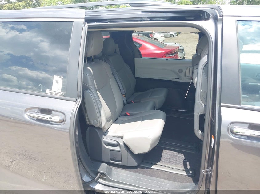 2025 TOYOTA SIENNA auction photo 8