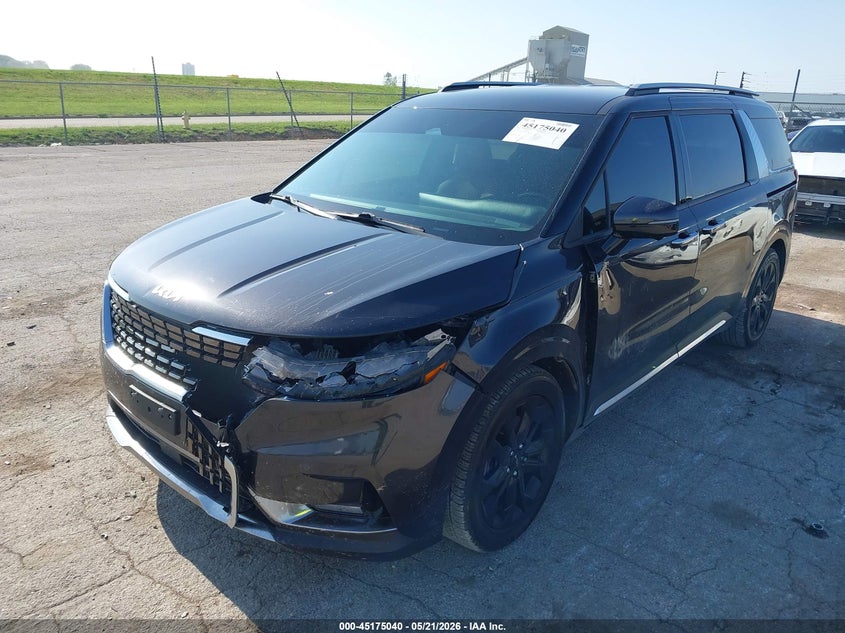 2022 KIA CARNIVAL MPV auction photo 2