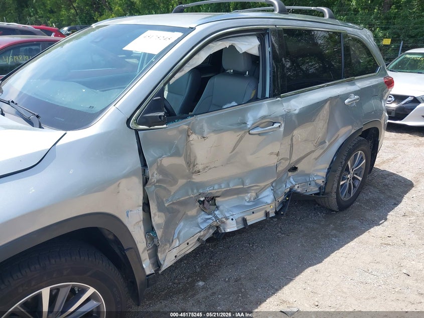 VIN 5TDJZRFH2KS598166 2019 TOYOTA HIGHLANDER XLE