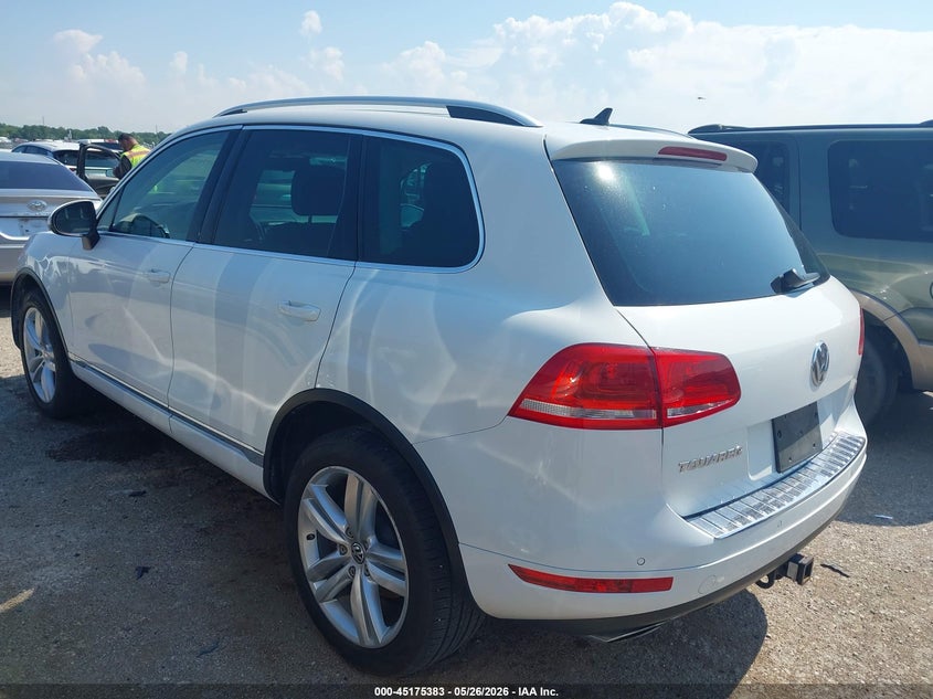 2013 VOLKSWAGEN TOUAREG auction photo 3