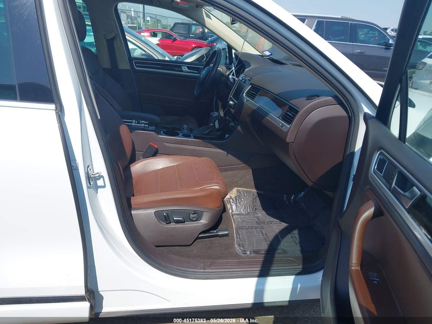 2013 VOLKSWAGEN TOUAREG auction photo 5